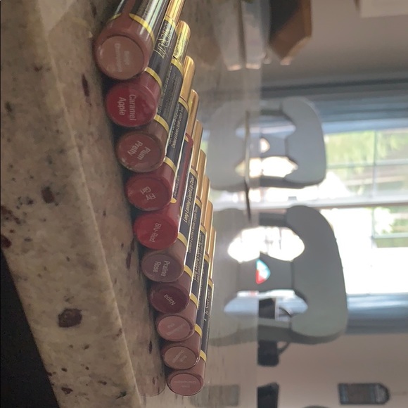 Lipsence - Picture 1 of 2